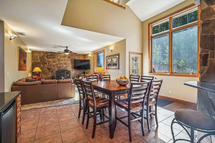 5 Bdrm 3.5 Bath HT - Dining Area