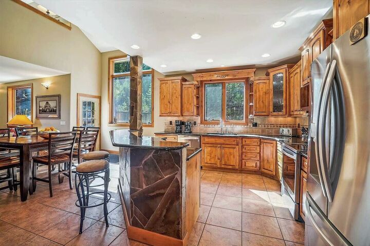 5 Bdrm 3.5 Bath HT - Kitchen
