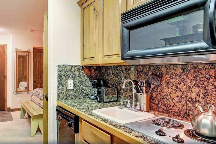 #111 - Studio Kitchenette