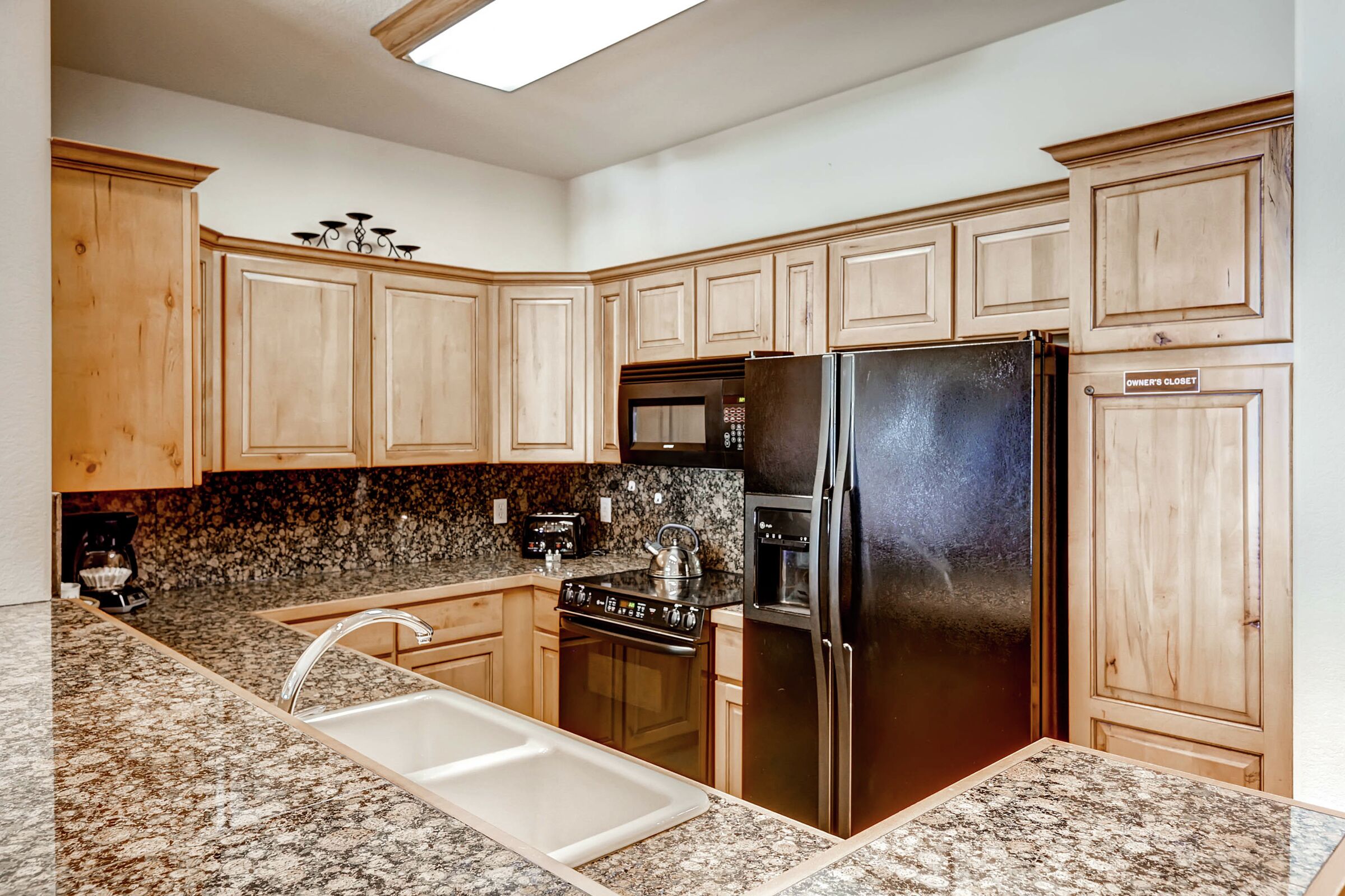 #001 - Kitchen