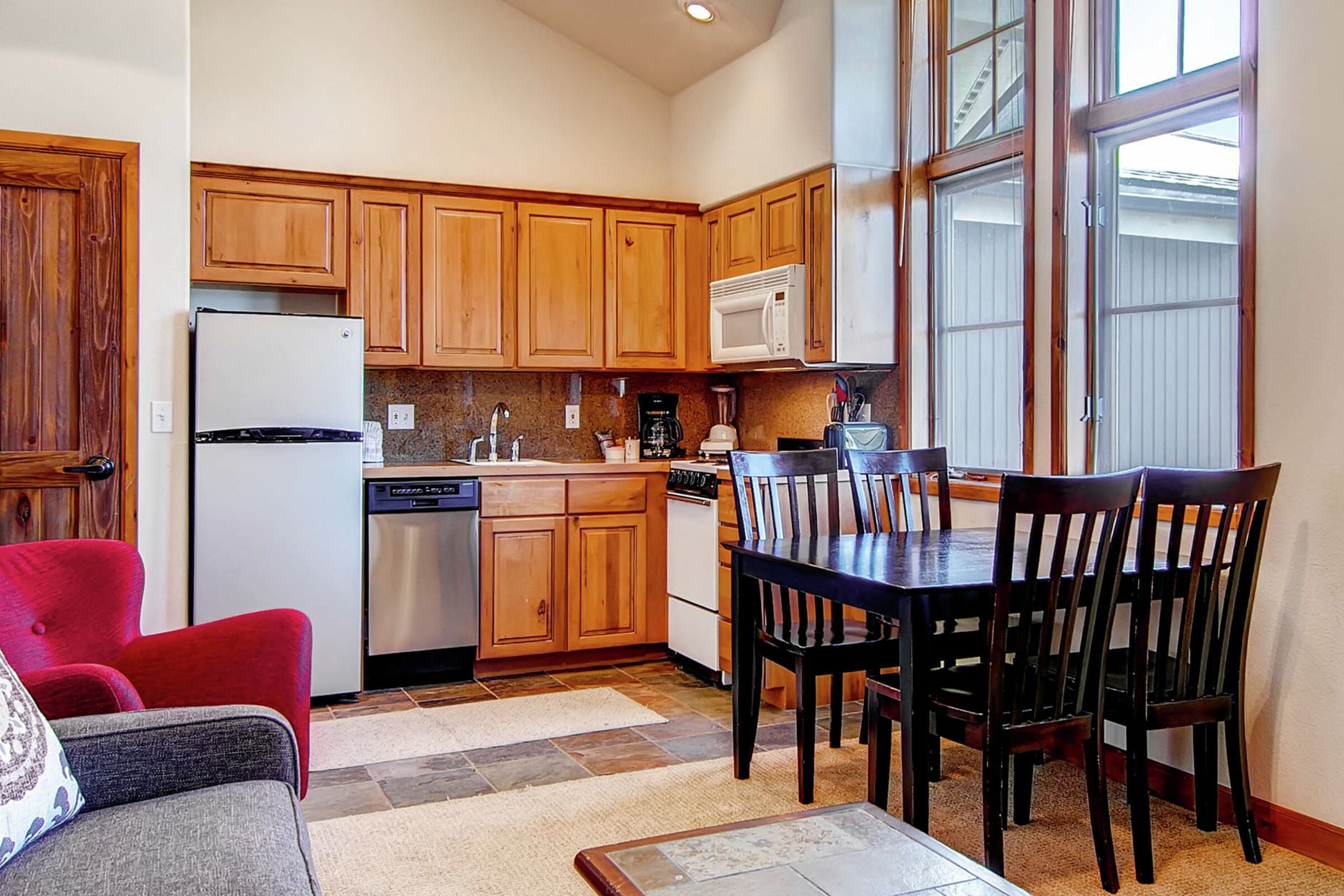 #302 - Dining Room & Kitchen