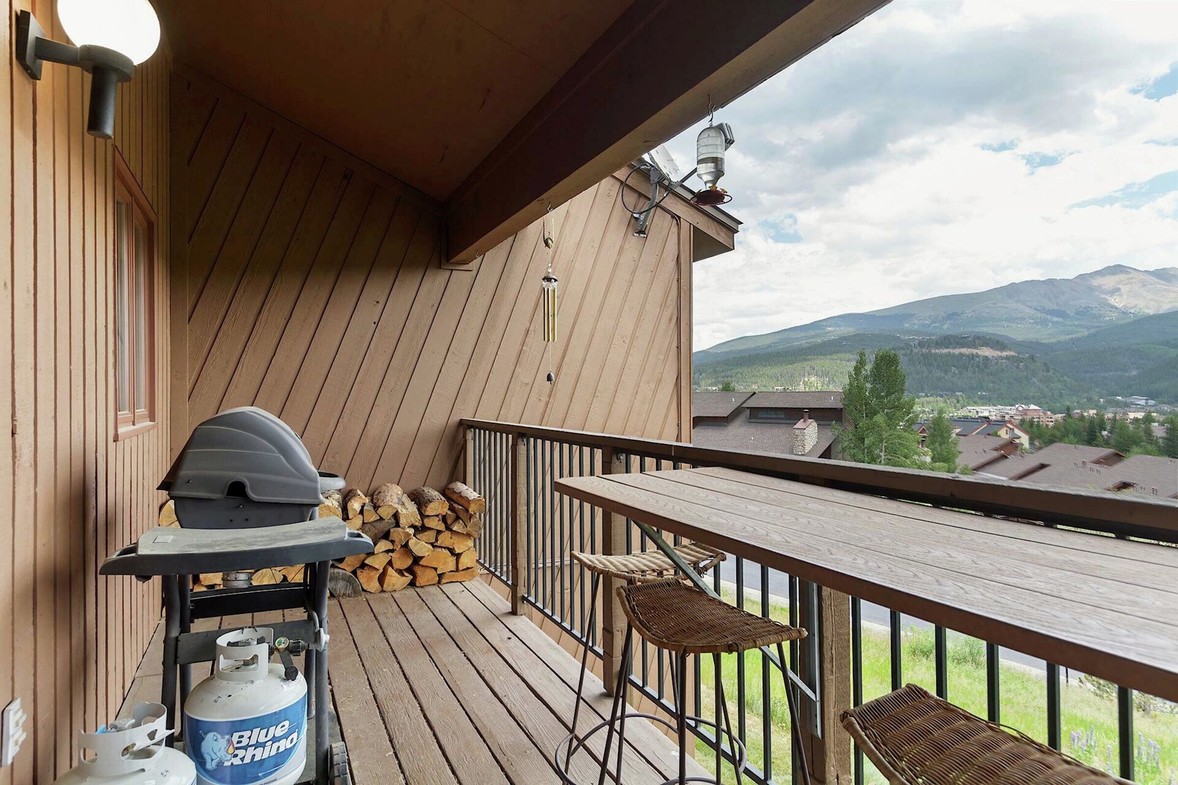 #E4 - Balcony with BBQ
