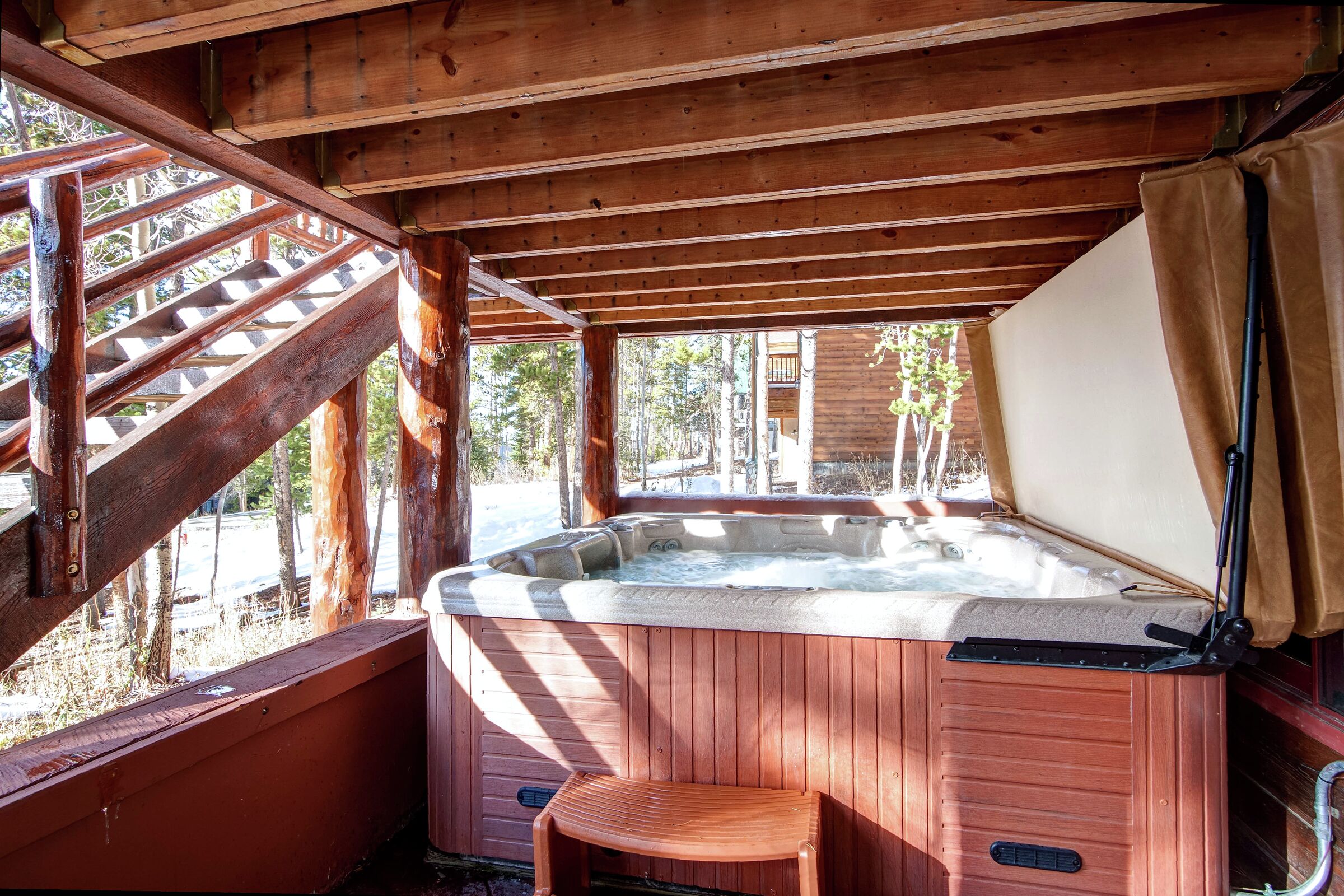 4 Bdrm HT - Outdoor Hot Tub