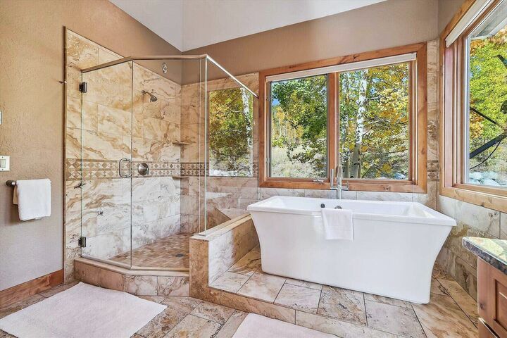 4 Bdrm 3.5 Bath HT - Master Ensuite Bathroom
