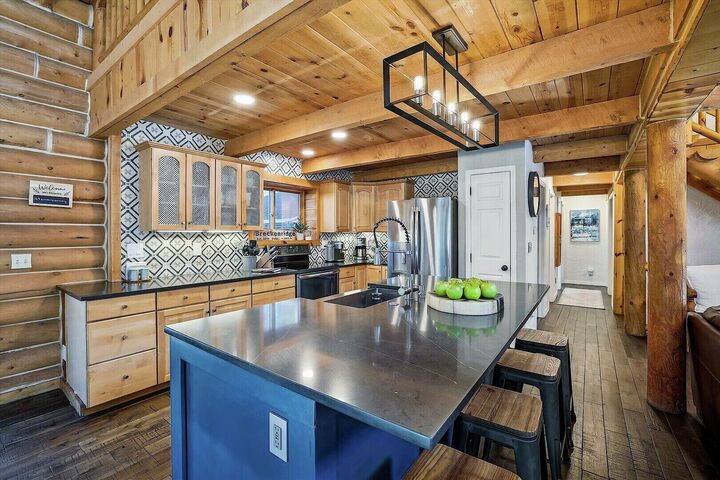 5 Bdrm 3.5 Bath HT - Kitchen