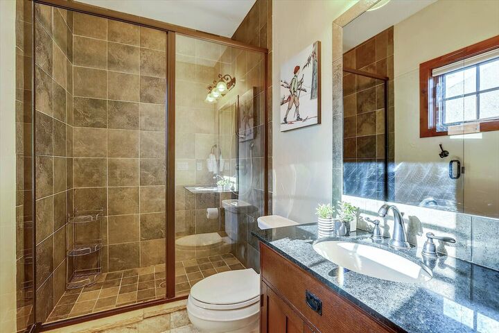 3 Bdrm 4 Bath HT - Ensuite Bathroom
