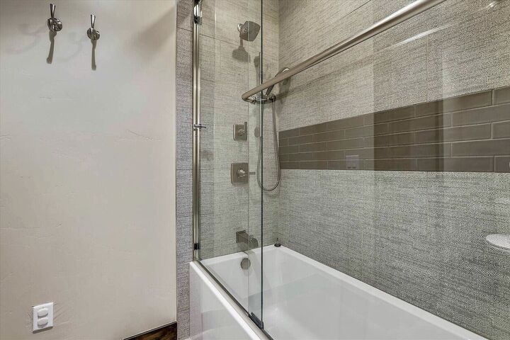 6 Bdrm 5.5 Bath HT - Bathroom