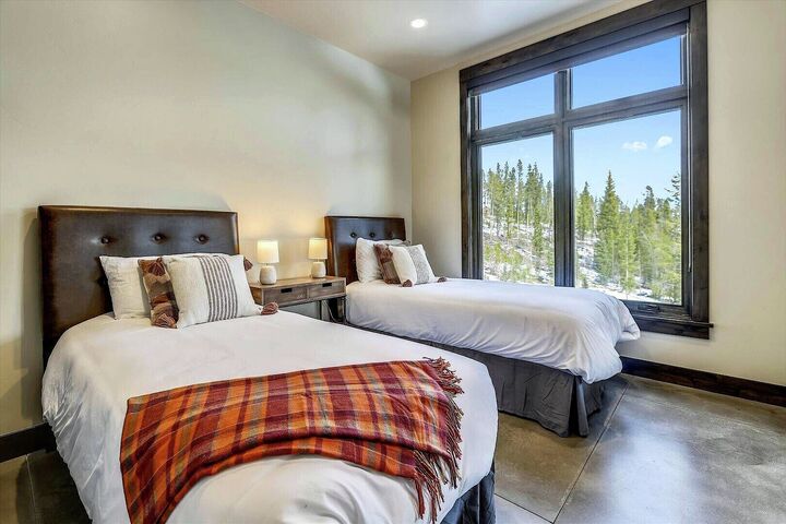 6 Bdrm 5.5 Bath HT - Bedroom