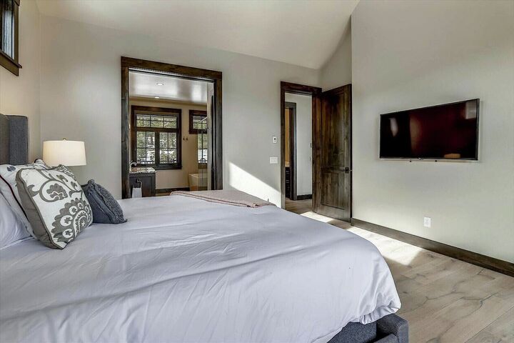 6 Bdrm 5.5 Bath HT - Master Bedroom