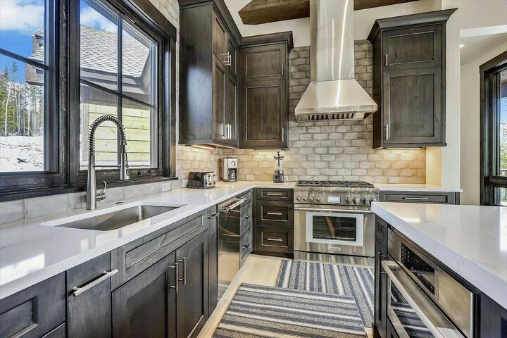 6 Bdrm 5.5 Bath HT - Kitchen