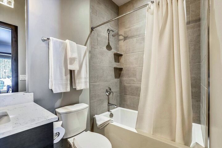 4 Bdrm 4.5 Bath HT - Ensuite Bathroom
