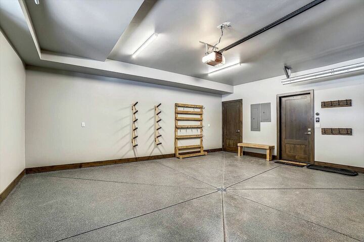 4 Bdrm 4.5 Bath HT - Garage