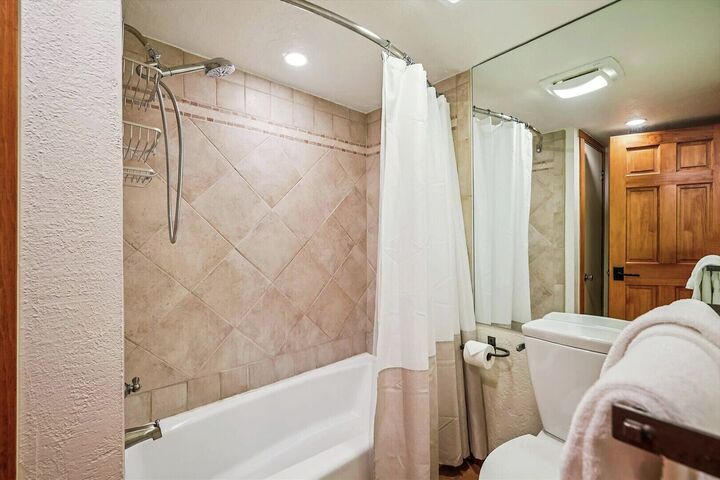 2 Bdrm + Loft 3 Bath - Bathroom