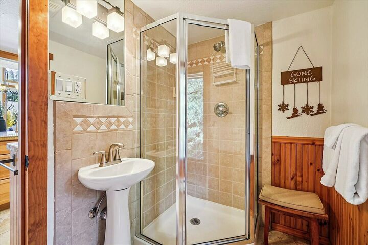 2 Bdrm + Loft 3 Bath - Bathroom