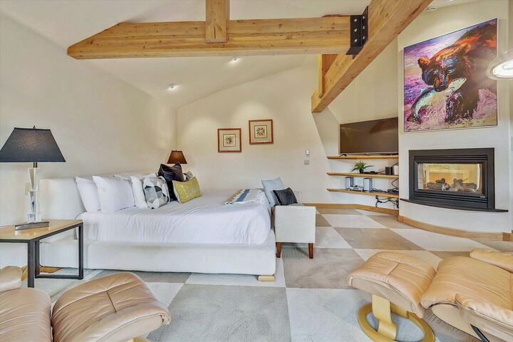 4 Bdrm 4.5 Bath HT - Master Bedroom