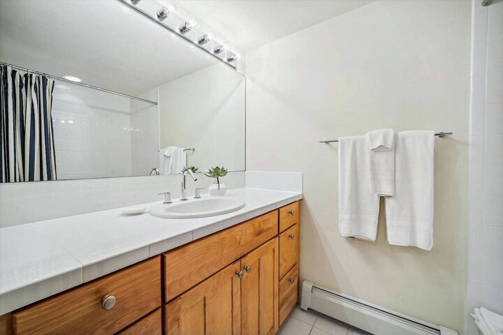 4 Bdrm 4.5 Bath HT - Bathroom