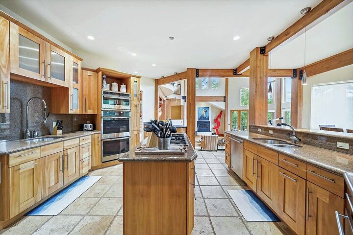 4 Bdrm 4.5 Bath HT - Kitchen