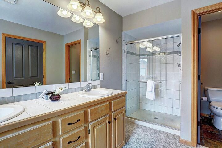 5 Bdrm 3.5 Bath HT - Master Ensuite Bathroom