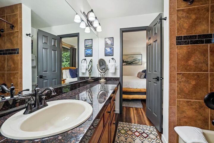 3 Bdrm 3 Bath HT - Ensuite Bathroom
