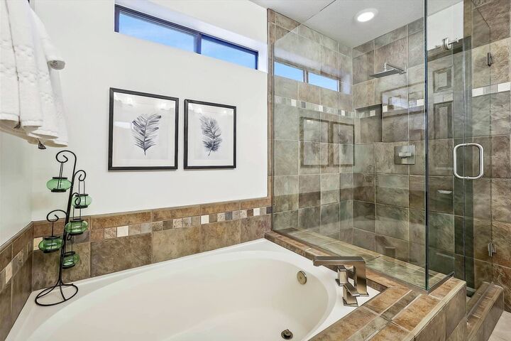 3 Bdrm 3 Bath HT - Master Ensuite Bathroom