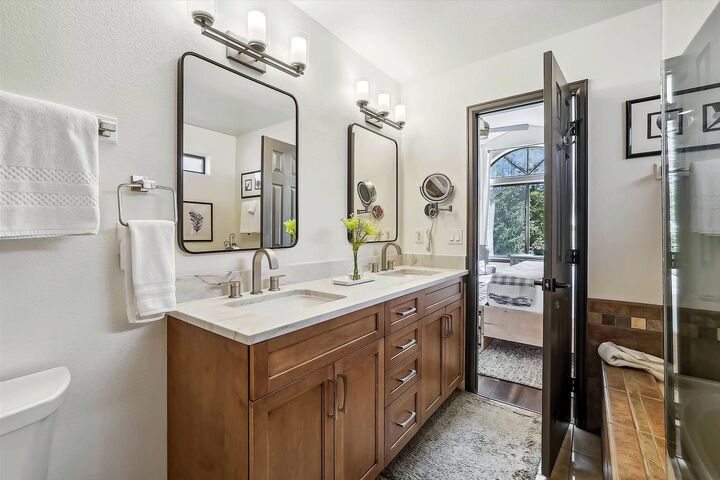 3 Bdrm 3 Bath HT - Master Ensuite Bathroom