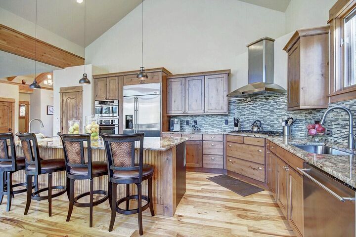 4 Bdrm 3.5 Bath HT - Kitchen