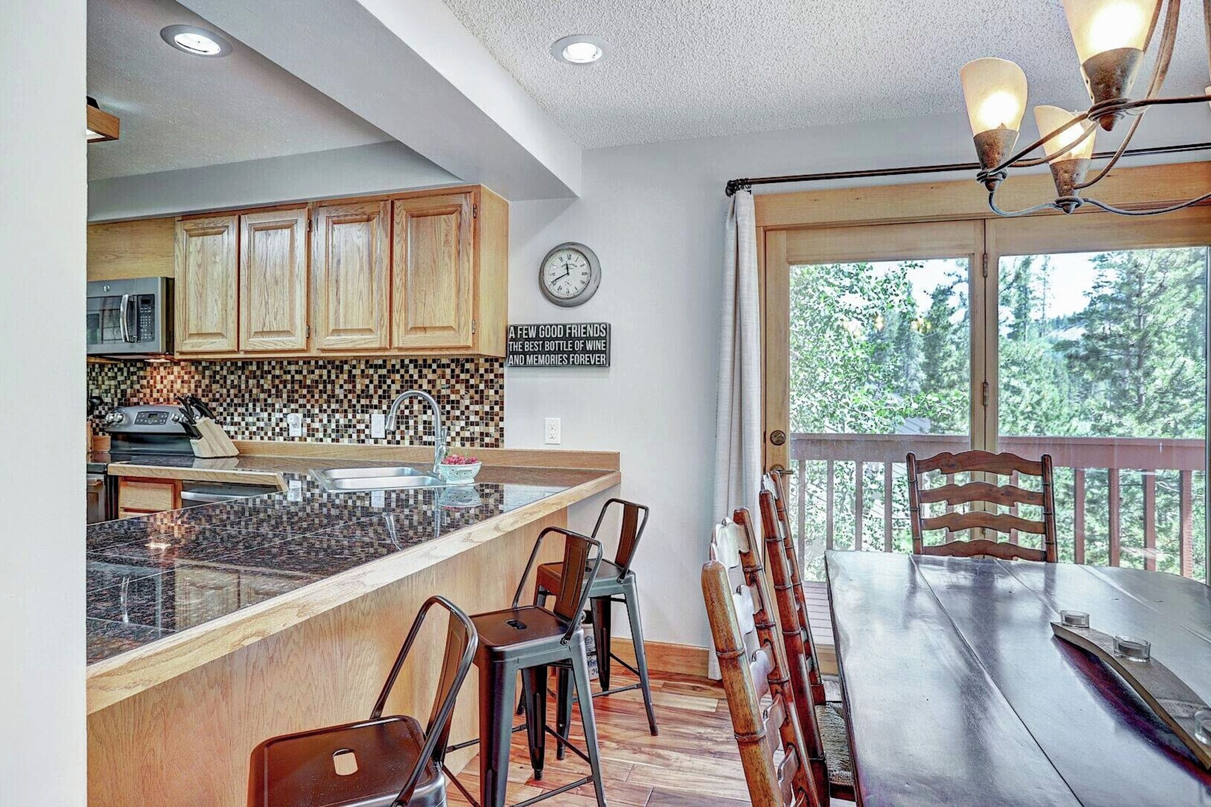 Dining Area & Kitchen