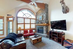 #416 - Mountain Love - Living Room
