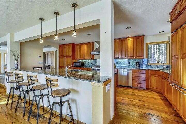 5 Bdrm 4 Bath HT - Kitchen