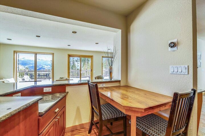5 Bdrm 4 Bath HT - Breakfast Nook