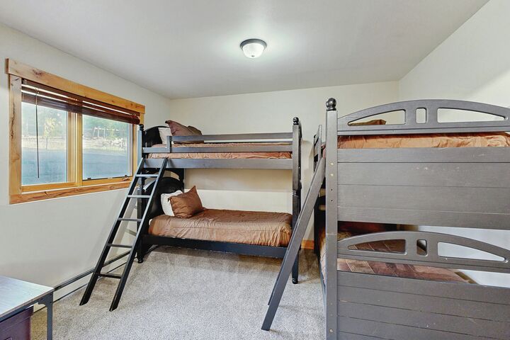 #0041/0045 - Den with Bunk Beds