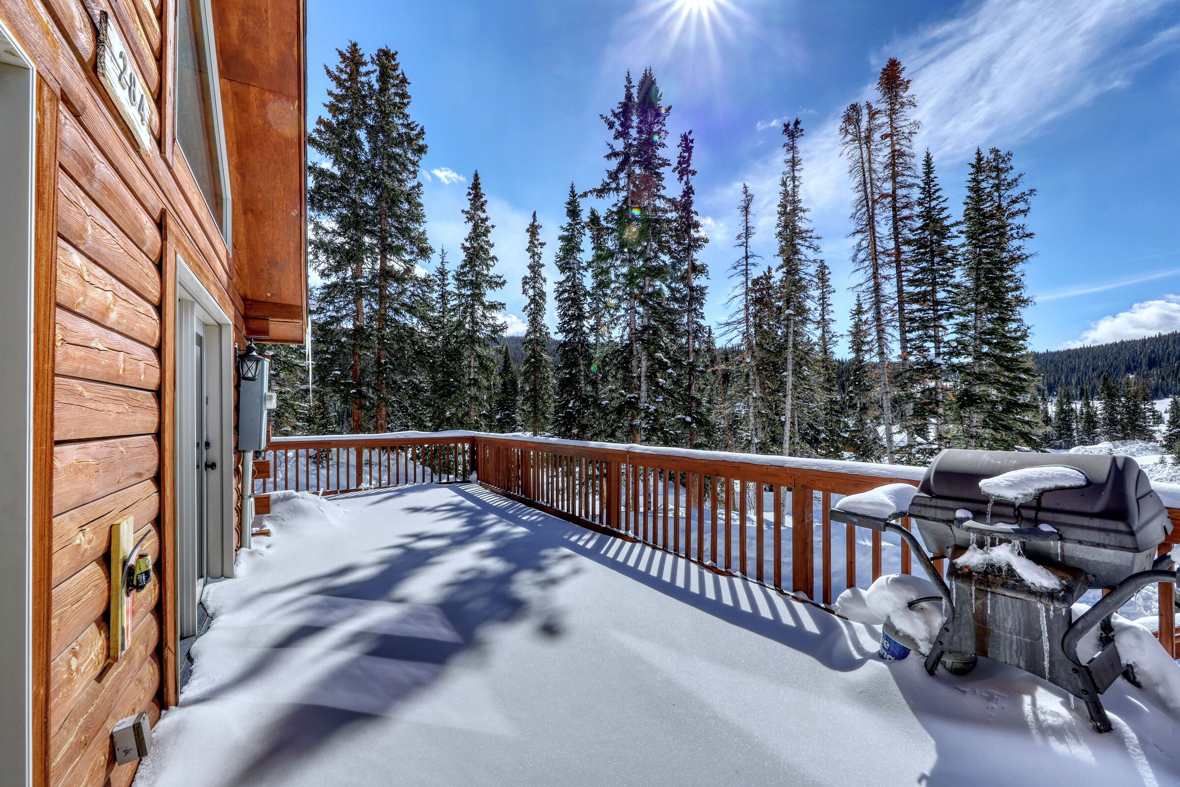 2 Bdrm + Loft 2 Bath - Deck with BBQ