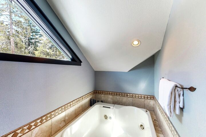 #71 - Ski Chalet - Master Ensuite Bathroom
