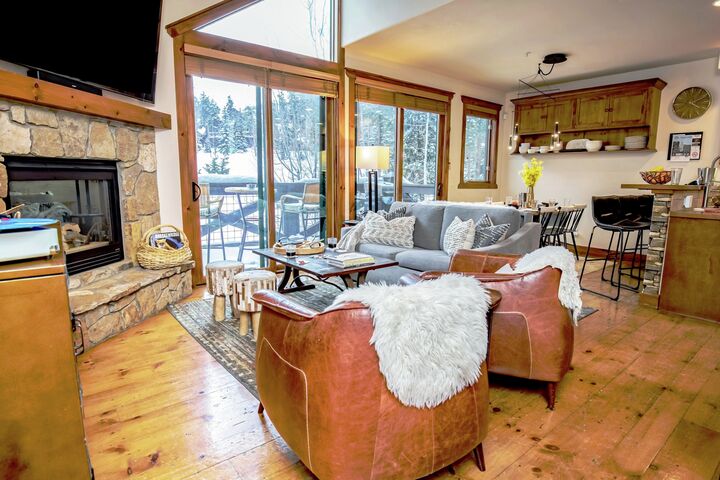 #73 - Living Area