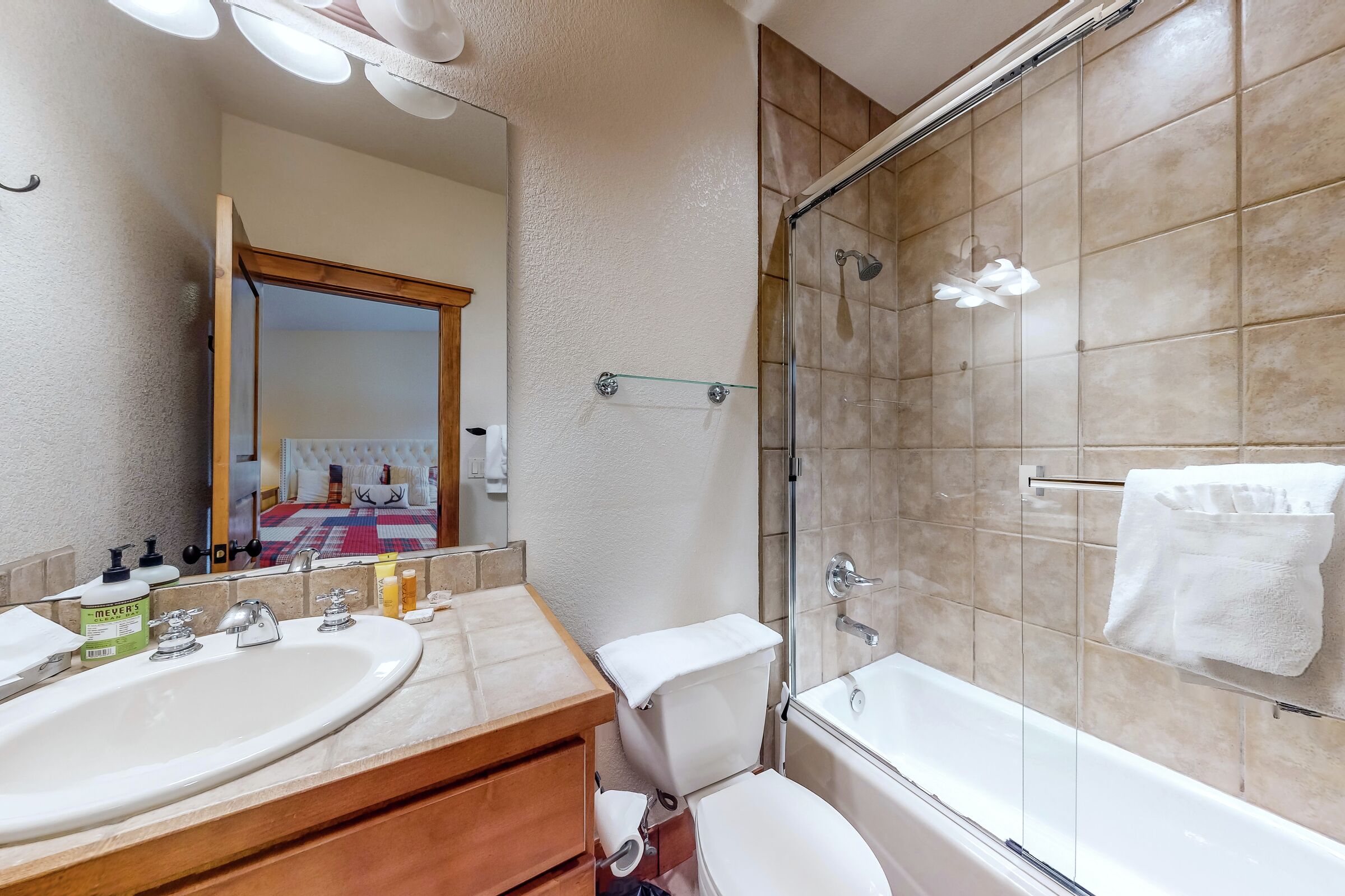 #78 - Snowflake Retreat - Ensuite Bathroom