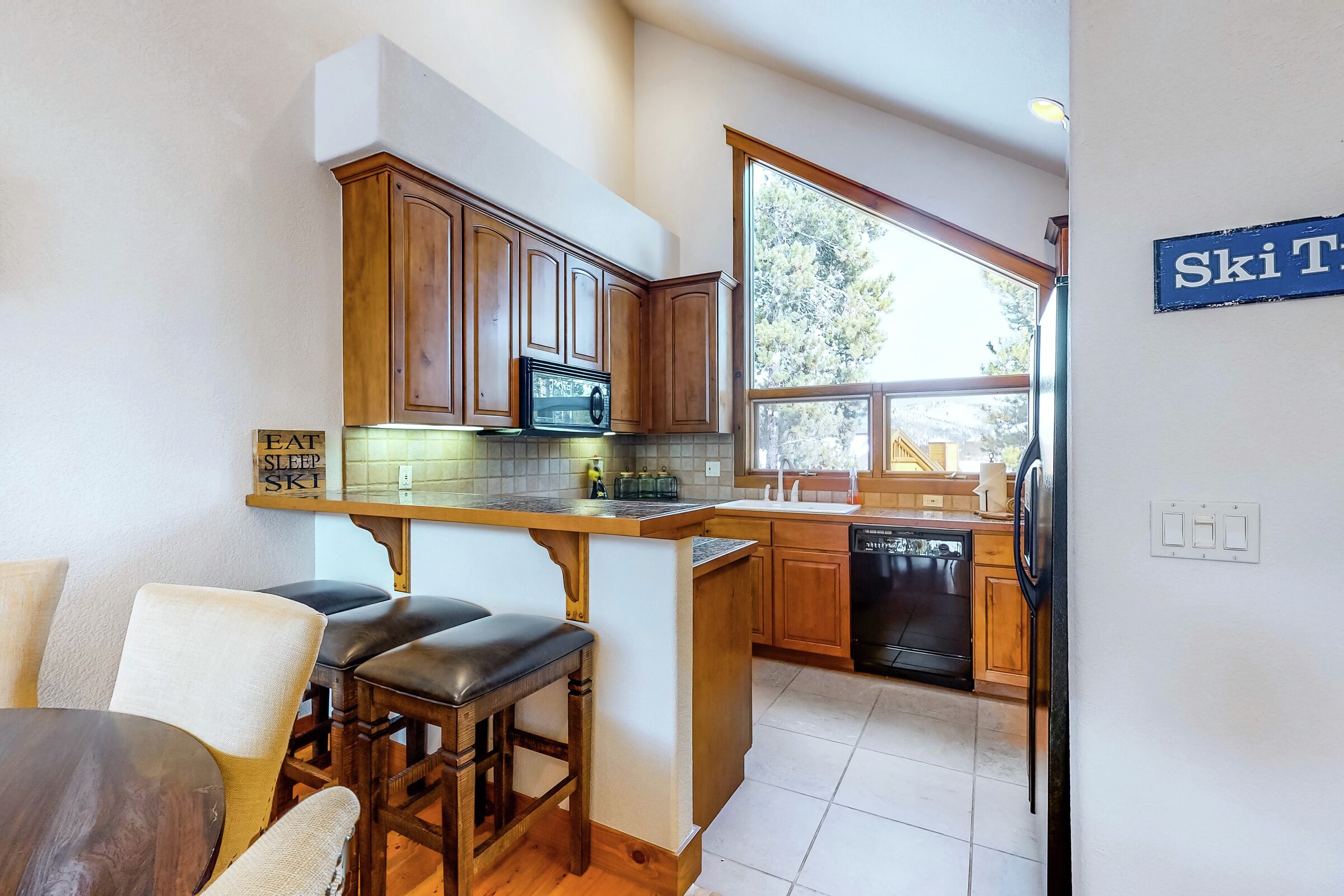 #78 - Snowflake Retreat - Kitchen