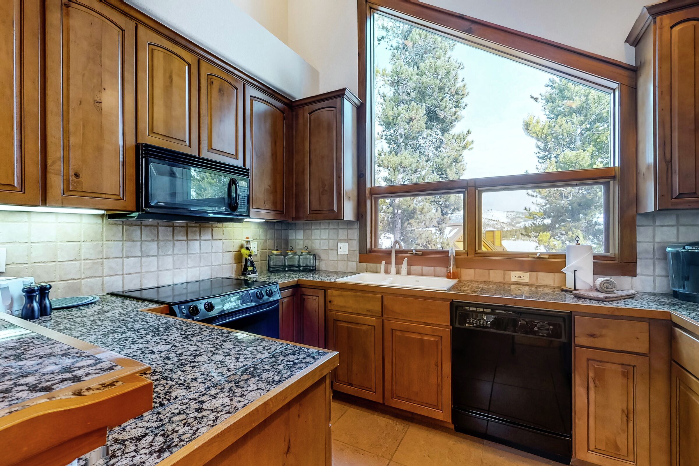 #78 - Snowflake Retreat - Kitchen
