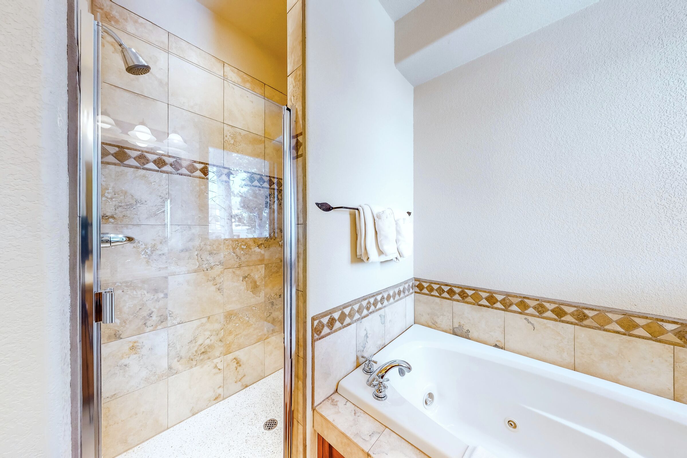 #78 - Snowflake Retreat - Master Ensuite Bathroom