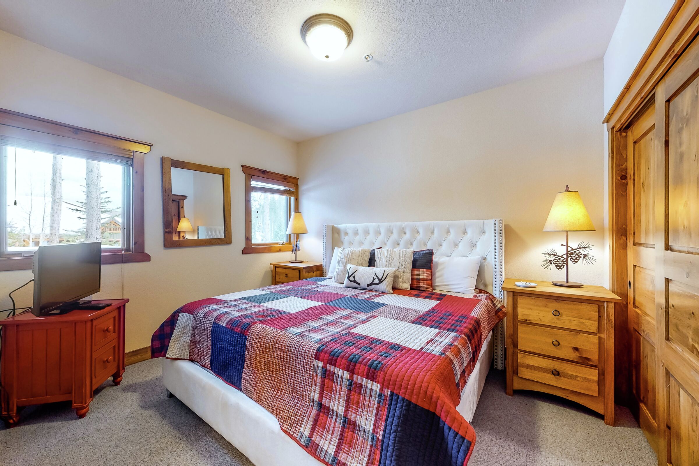 #78 - Snowflake Retreat - Bedroom