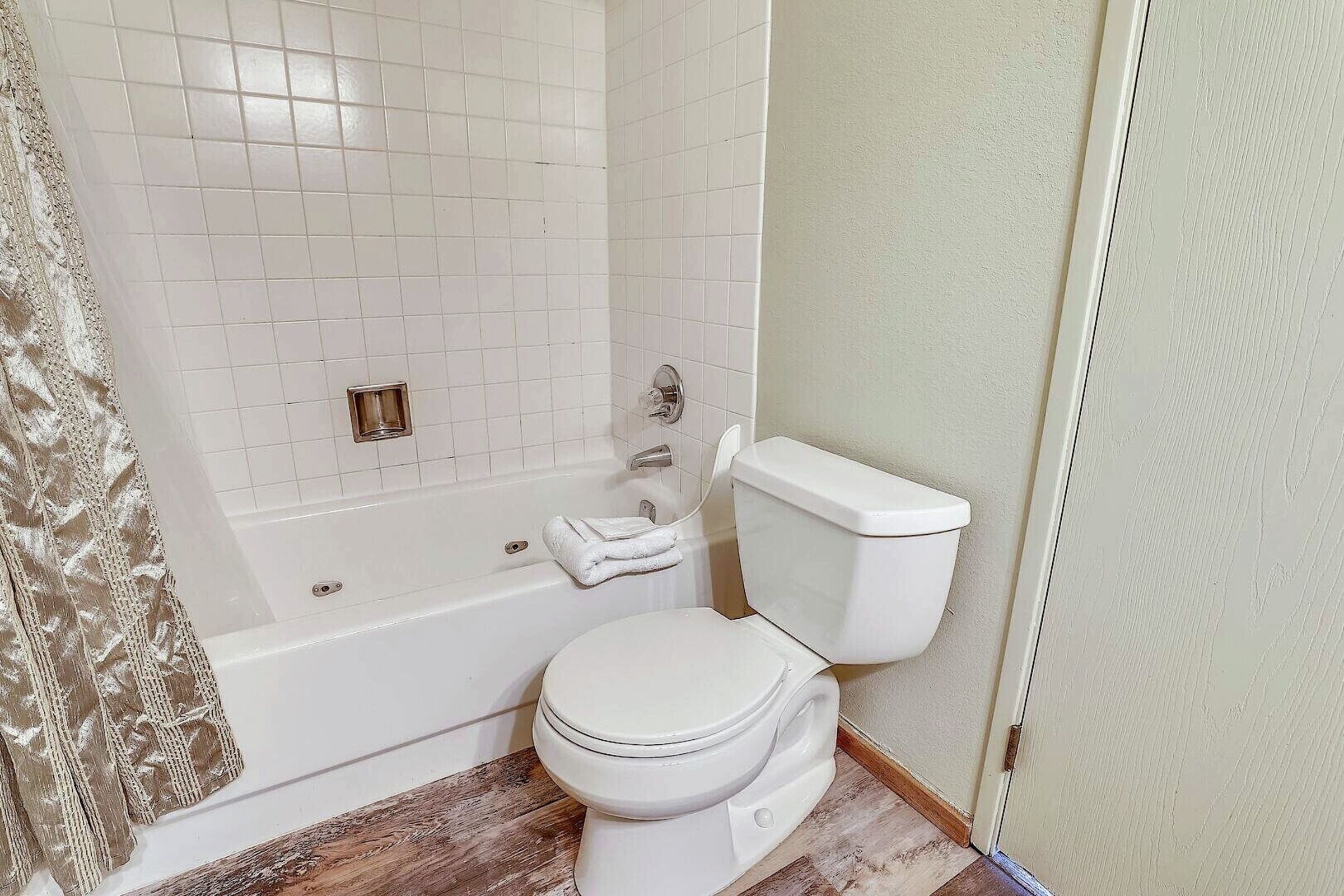 Master Ensuite Bathroom