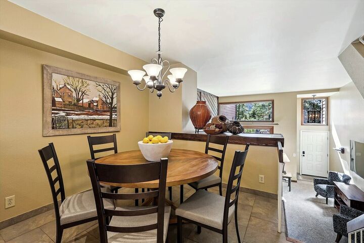 2 Bdrm 2.5 Bath - Dining Area