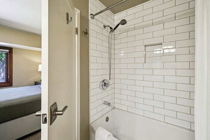 2 Bdrm 2.5 Bath - Ensuite Bathroom