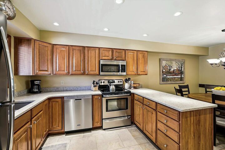 2 Bdrm 2.5 Bath - Kitchen