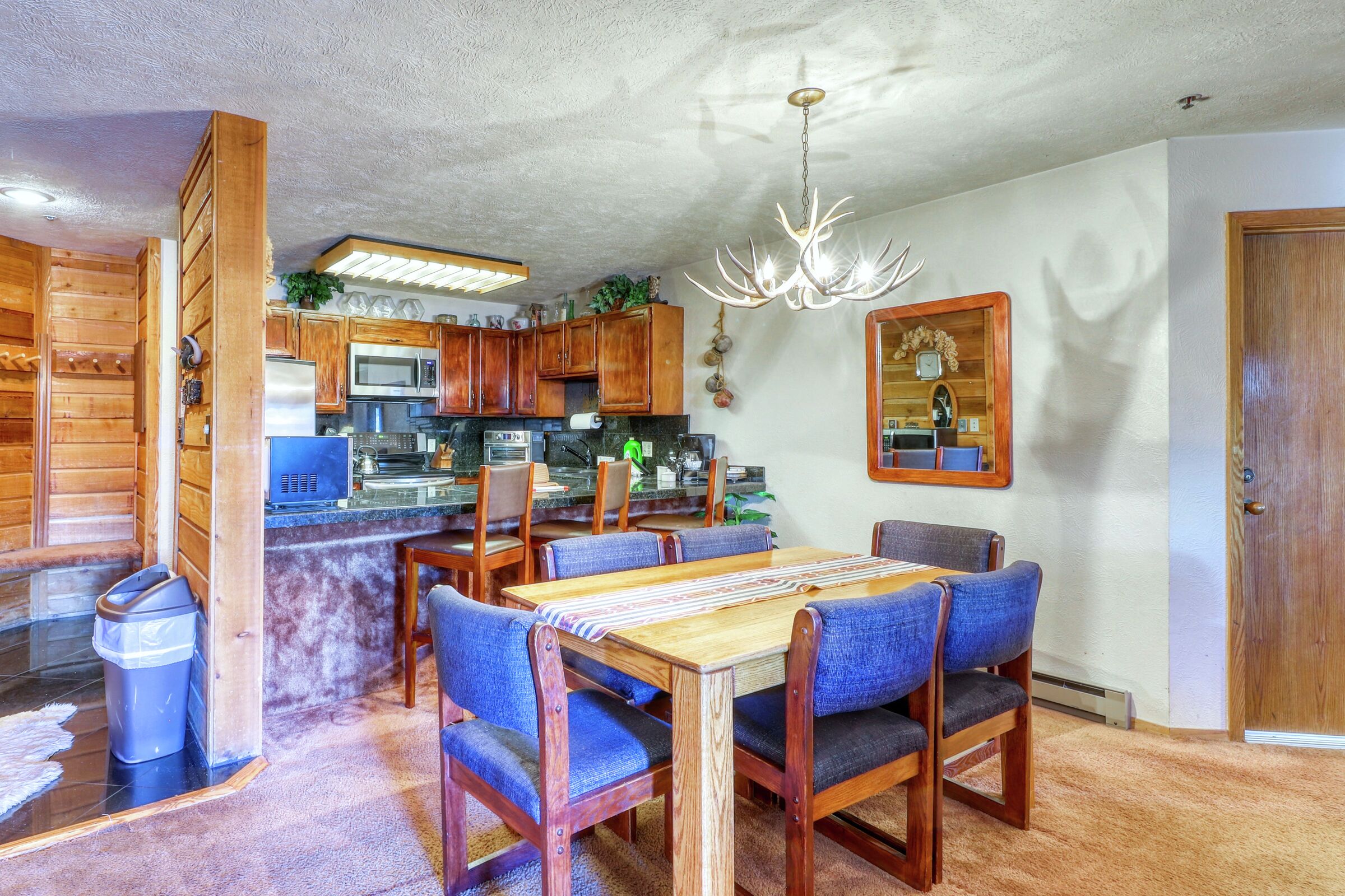 #208B - Dining Room & Kitchen