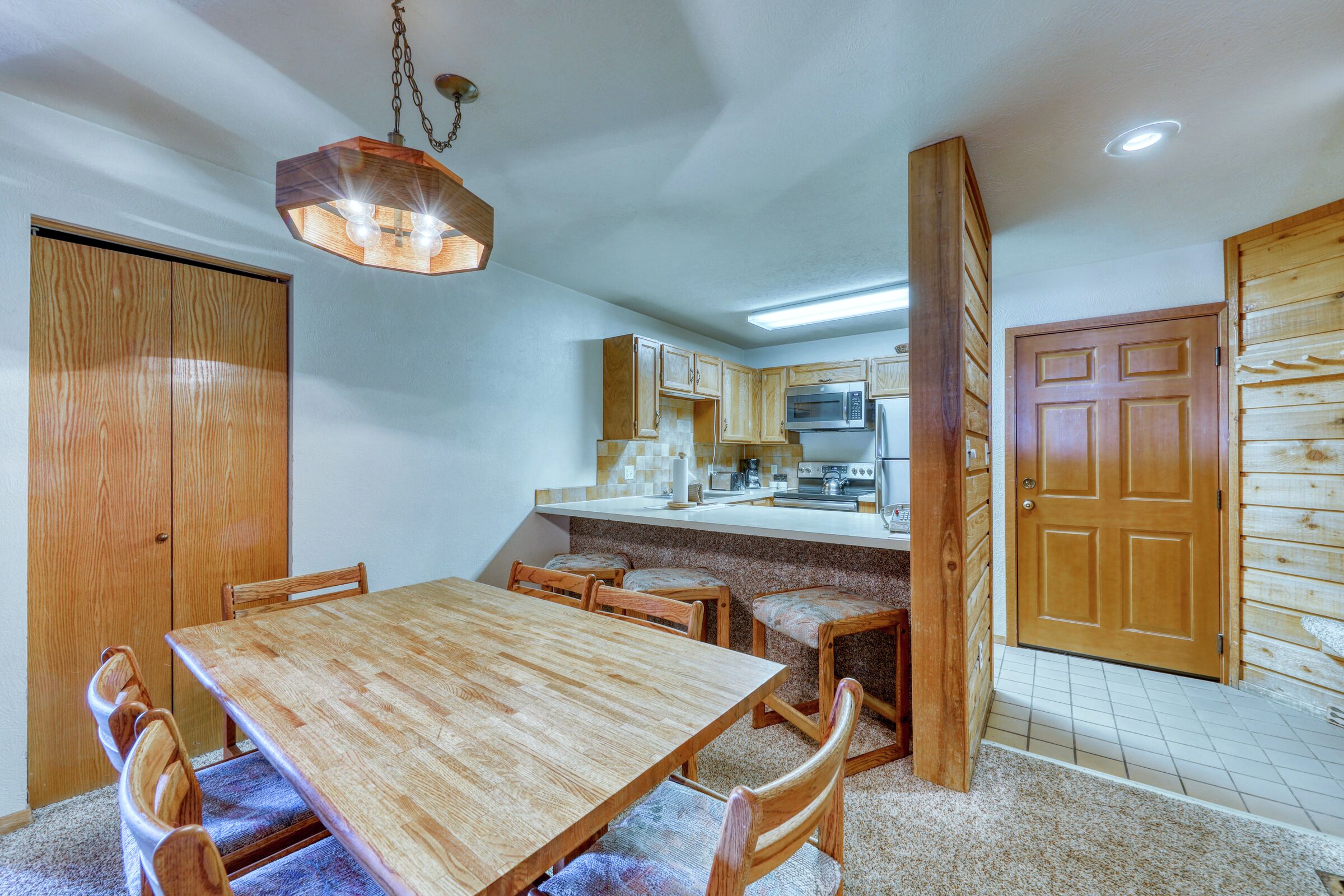 #305 - Dining Room & Kitchen