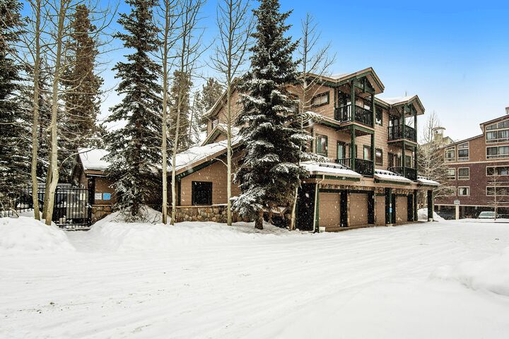 Twin Elk Lodge - Exterior