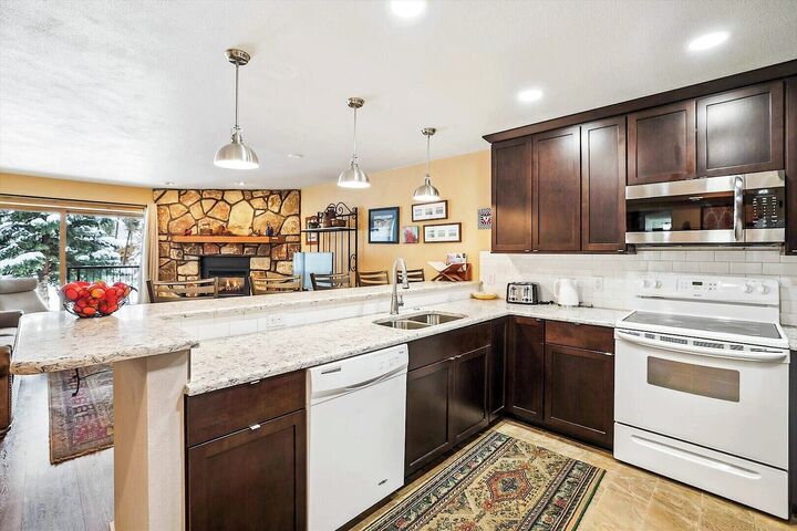 #005 - Kitchen