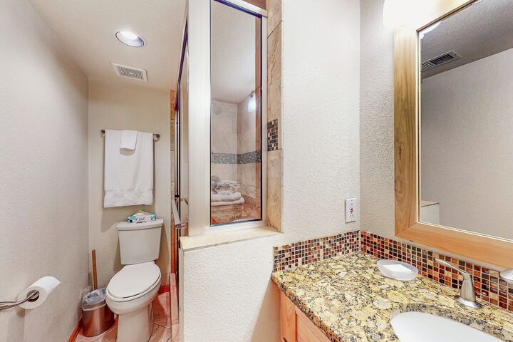 #317 - Pine Grizzly - Ensuite Bathroom