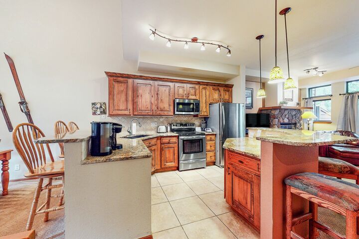 #317 - Pine Grizzly - Kitchen