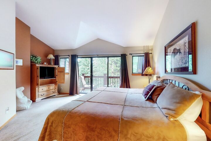 #317 - Pine Grizzly - Master Bedroom